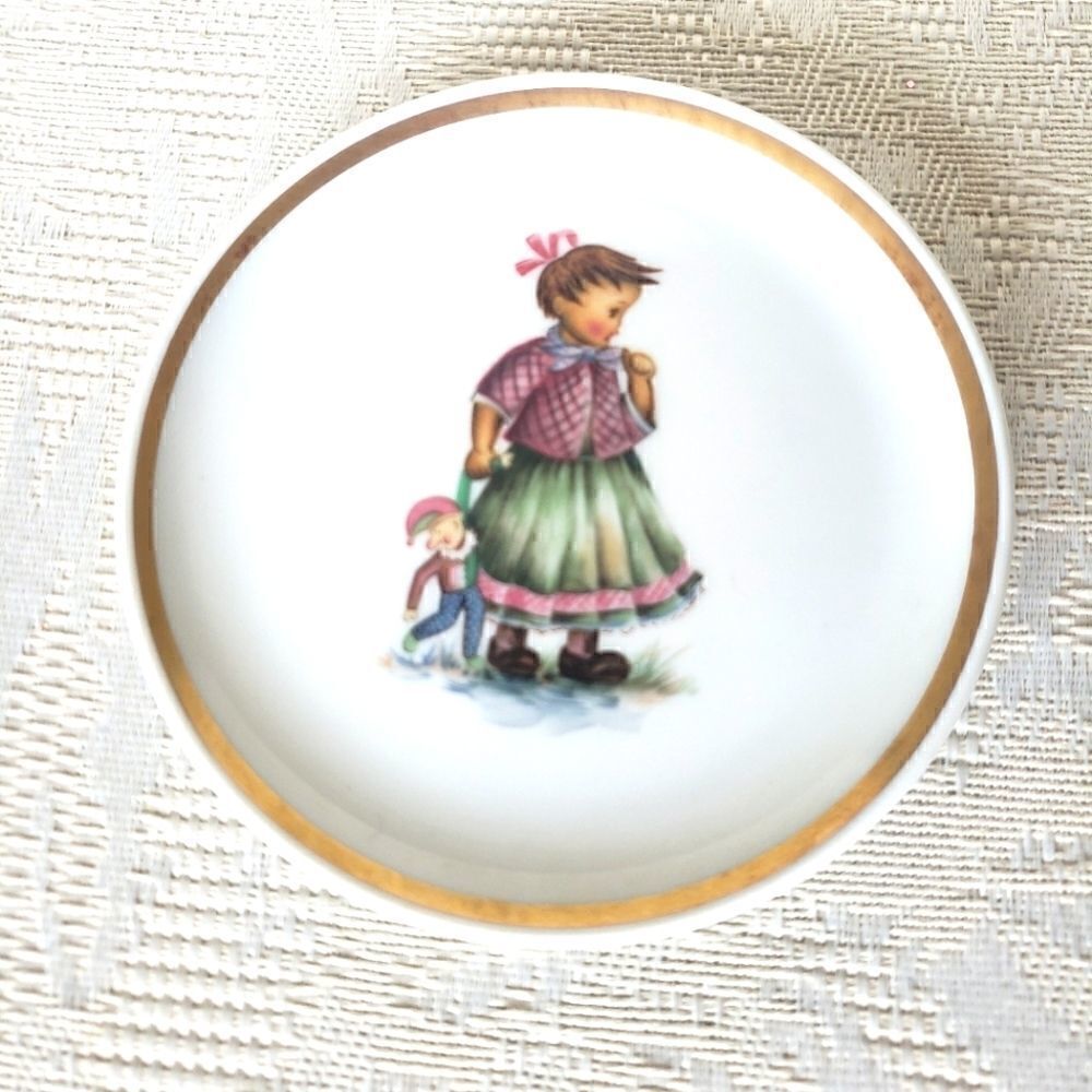 Lot of 11 Berta Hummel Miniature Plates